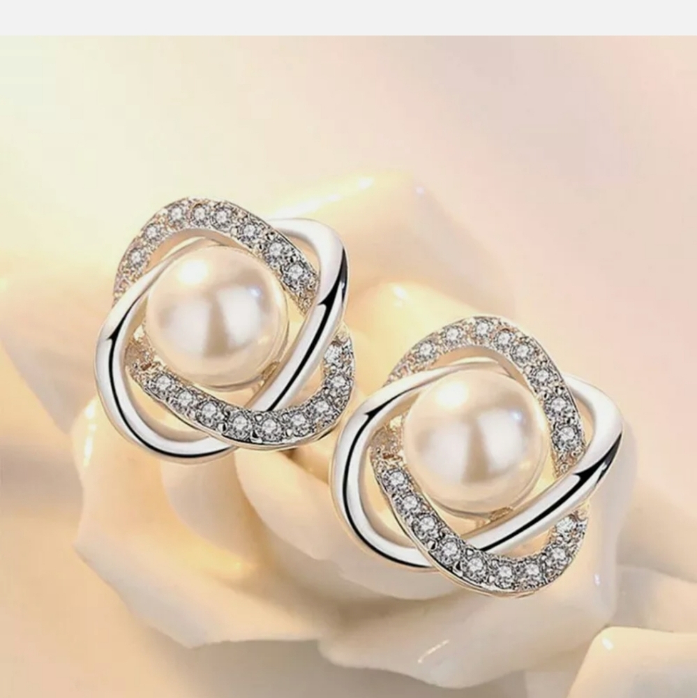 925 Silver Stud White Pearl Earrings - Picture 4 of 4